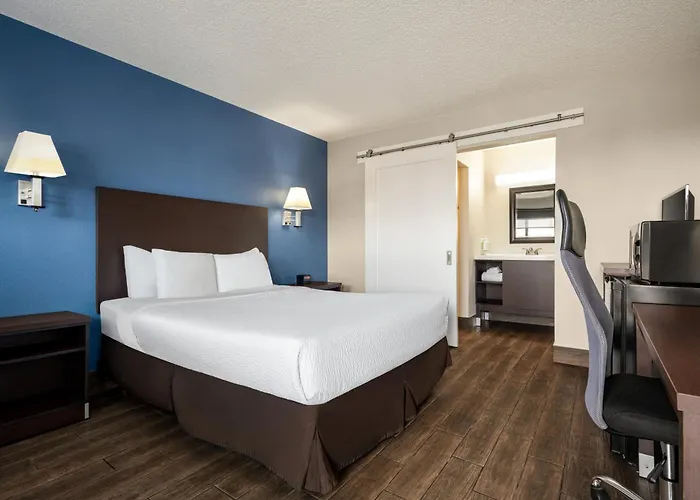 Baymont By Wyndham Motel