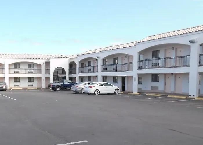 Motel Baymont By Wyndham