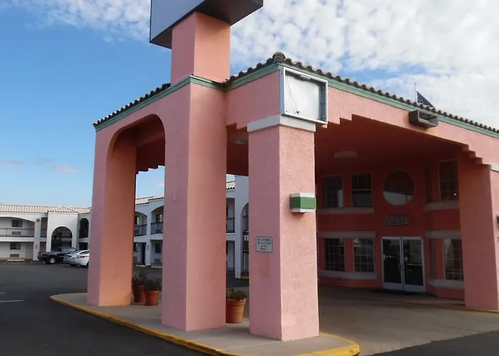 Baymont By Wyndham Motel 2*